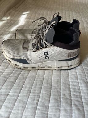 On Running Women's White and Gray Cloudtec Sneakers